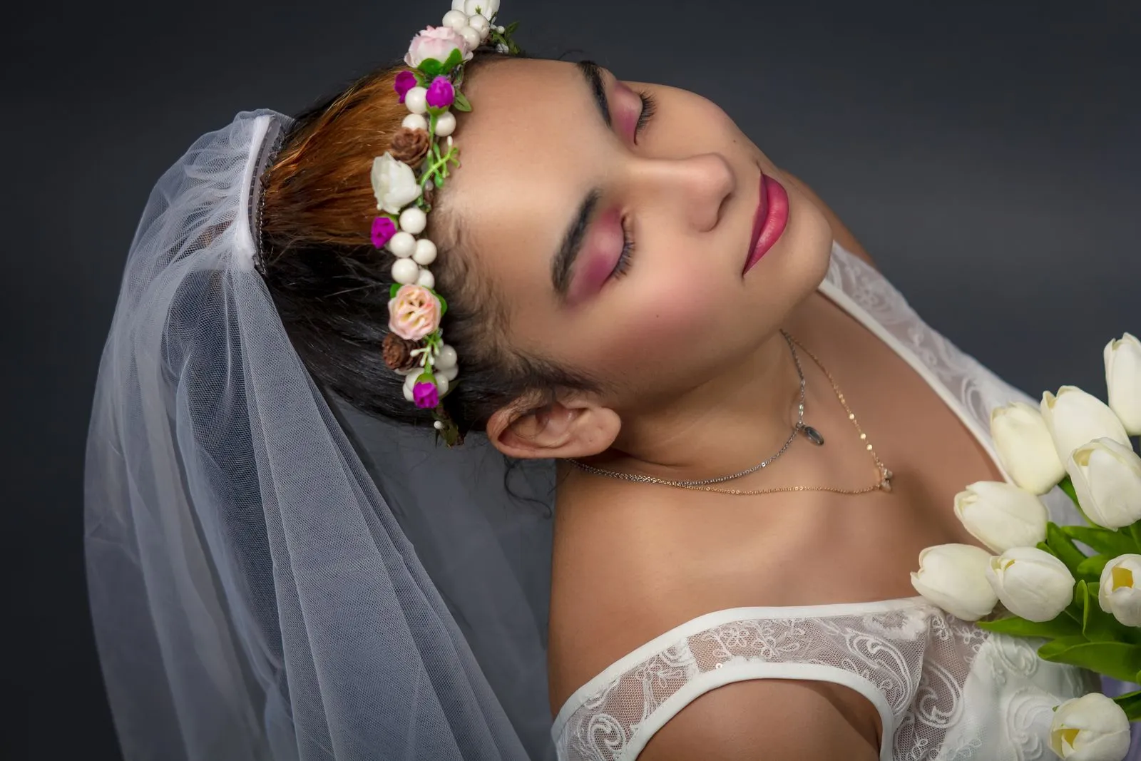 How to Choose Your Wedding Makeup Look
